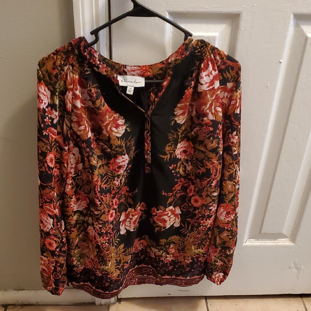 Elegant Floral Blouse in Black and Pink
